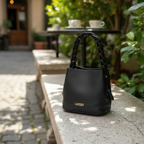 Bolsa Feminina Transversal Preta com Alça Trançada | Elegante